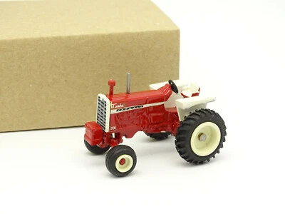 Kit Montato Metallo 1/43 - Trattore Fattoria International Farmall Turbo 1206 - Immagine 1 di 2