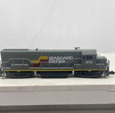 N-Scale Atlas # 4473 GE U25B, Ph IIb, Seaboard  System #1613, NIB, New Old Stock - Image 1 of 4