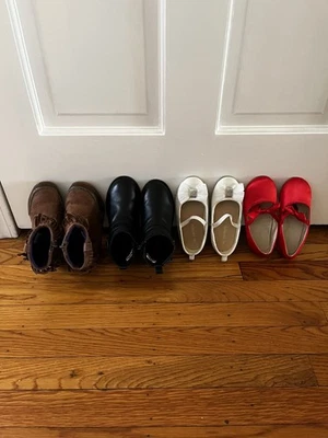 Lote niño talla 8. Vestido y botas. Foto 1 de 4