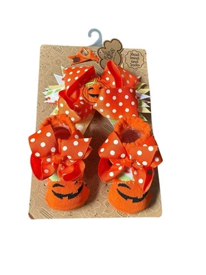baby essentials halloween girl headband and socks bows pumpkins size 0-6 months - Image 1 of 4