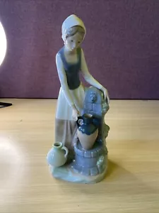 Lladro NAO #0136 Figurine "Girl at The Water Well" Fountain 1970s Large - Picture 1 of 8