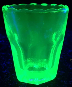 Green Vaseline uranium shot glass whiskey cup tumbler alcohol bar glows / vodka - Picture 1 of 12
