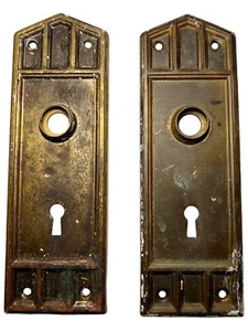 ANTIQUE BRASS GOTHIC VICTORIAN LOCKWOOD “Colebrook” DOOR KNOB BACK PLATES 7.5” - Picture 1 of 3
