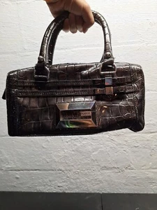 Borsa a mano vintage Guess nera finta gator - Foto 1 di 16