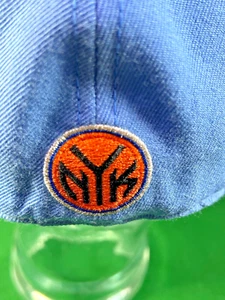 Gorra ajustada vintage con logotipo de la NBA New York Knicks Reebok talla 8 amarilla y azul NC - Imagen 1 de 9