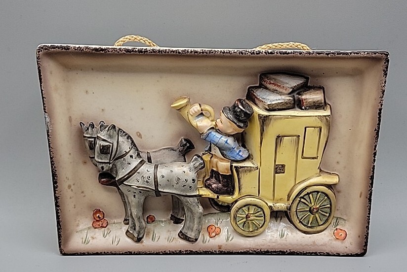 フンメル人形 The Mail is Here 郵便配達馬車 1952 Goebel Hummel The Mail is Here Figurine #226 Boy Drawn
