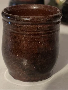 "Cubo de vajilla miniatura de tinta roja esmaltada Ned Foltz de principios de 1972 2""" - Imagen 1 de 7