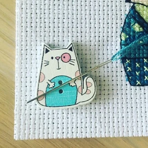 Cat Needle Minder For Cross Stitch And Embroidery - Picture 1 of 8