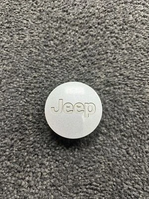 Tapacubos central gris claro Compass Liberty Wrangler 2007-2017 OEM 52090401AB Foto 1 de 2