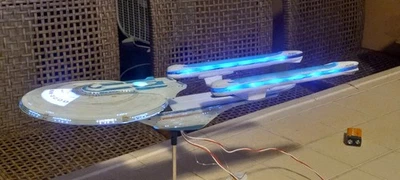 Totalmente construido e iluminado escala 1/1000 USS Excelsior StarTrek versión sin patrón azteca Foto 1 de 4