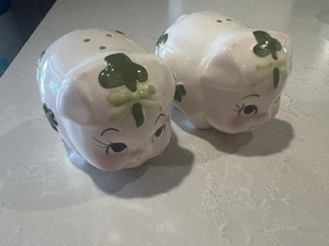 Vintage St Patrick’s Day Pig Salt and Pepper Shakers - Picture 1 of 5
