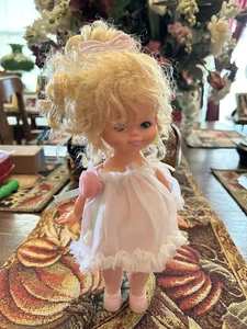 Cute Doll Around 10 In She Shakes When You Wind Her! - Picture 1 of 7
