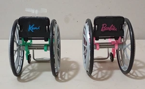 Lote 2x Barbie y Ken Muñecas de Moda Sillas de Ruedas Rosa y Verde Azulado Fashionistas Juego - Imagen 1 de 4