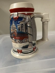Budweiser Holiday Stein Weihnachten Bierkrug Holiday at the Capitol 2001 - Bild 1 von 4