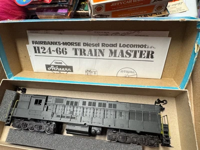 Atheran HO Trainmaster locomotive - Image 1 of 4
