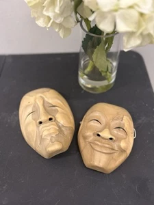 Maschera in legno naturale - Foto 1 di 9