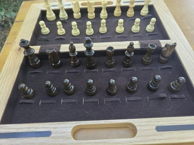VTG Wood Travel Chess Set Wooden Folding Board W Tan & Brown Pieces Vintage - Image 1 of 4