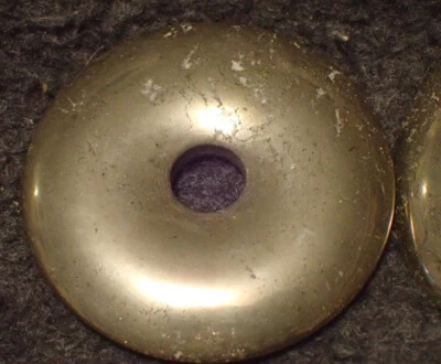 Pingente de rosquinha de ouro grande Pyrite Fools 50 mm - Imagem 1 de 4