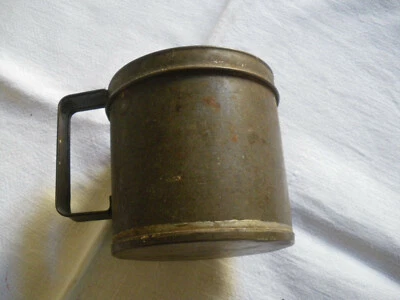 Mesure ancienne métal 1/2 litre très bon état - Photo 1/4