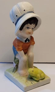 Vintage Porcelain Little Girl with Bonnet and Her Frog Prince Figurine 3.5'' - Picture 1 of 5