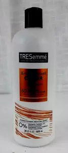 Acondicionador anti-desvanecimiento de color suave de queratina TRESEMME ProStyleTech 28 fl oz 828 ml - Imagen 1 de 5