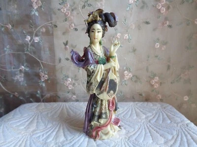 ~ 1980 - FIGURINE FEMME CHINOISE DE HAUT RANG - SIGNÉE - EN RÉSINE POLYCHROME - Photo 1/4