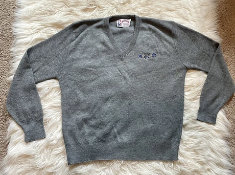 VINTAGE NUTMEG NBA ORLANDO MAGIC SWEATER SIZE MEDIUM V NECK VARSITY SWEATER Cover