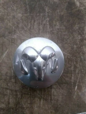 Tapa central cromada Dodge Ram Durango Dakota calibre 2-1/2" 52110398AA  Foto 1 de 3