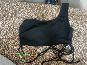 White Fox schwarz One Shoulder Perlendetail Damen XS Festival Cropped Top Shirt - Bild 1 von 3