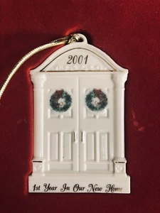 Lenox Vintage 2001 Annual 1st Year in our new home Ornament Ivory Size 3 3/8" H - Bild 1 von 4
