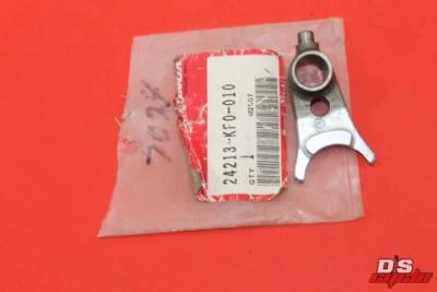 HORQUILLA DE CAMBIO CENTRAL HONDA 1984-1985 XL350R 1983-1985 XL350R 24213-KF0-000 NUEVO DE STOCK Foto 1 de 4