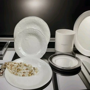 BURGESS & LEIGH - (Davenport) 3Pcs Dinnerware Set, White Strawberry & Grape Leaf - Picture 1 of 7
