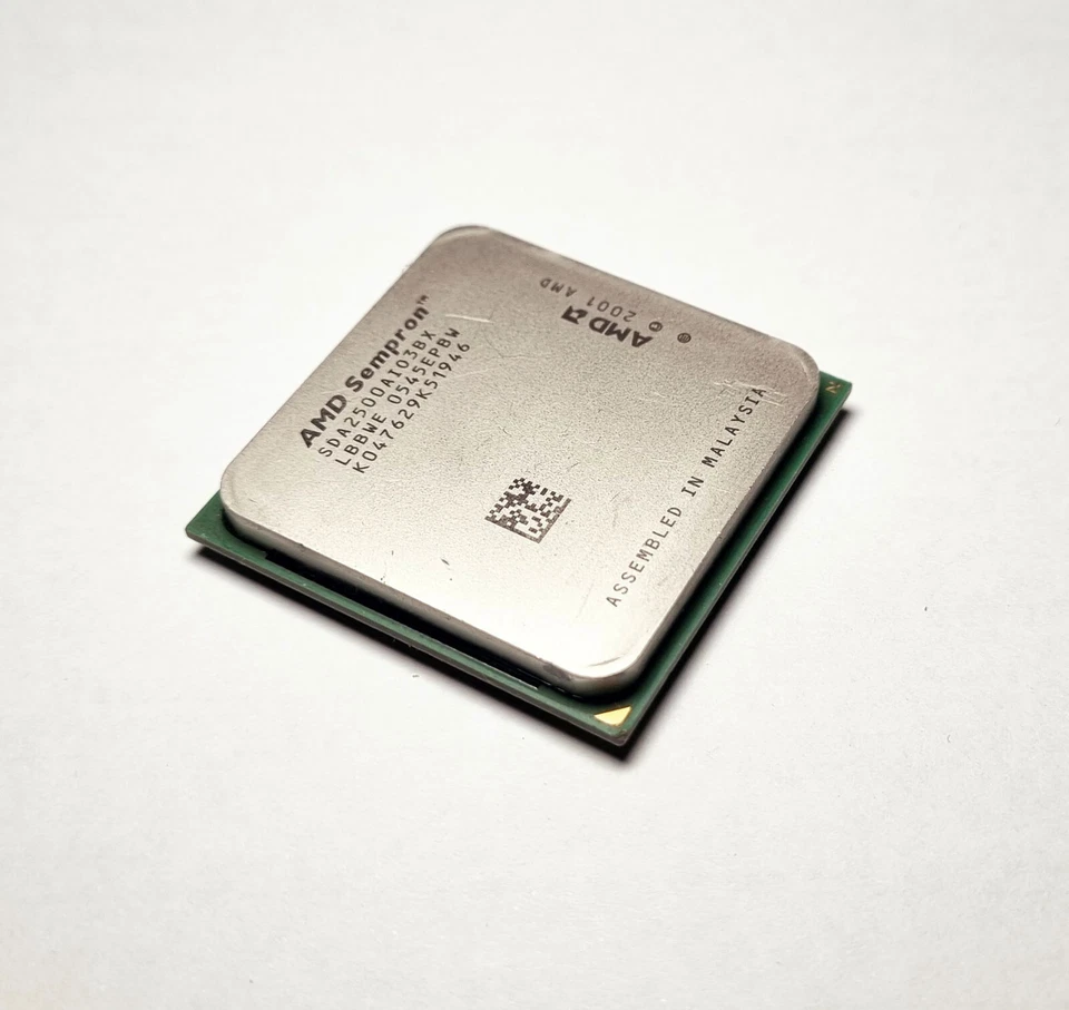 AMD Sempron 2500+  1.4 GHz - SDA2500AIO3BX Socket 754 - Image 1 of 1