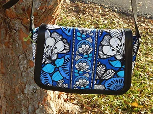 Vera Bradley Crosstown Crossbody in BLUE BAYOU BLACK - NWT & Smoke Free Home - Bild 1 von 6