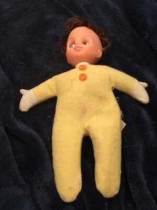 Vintage Uneeda Baby Trix Puppe 60er Jahre 10 Zoll gelber Stoff Bohnenkörper - Bild 1 von 4