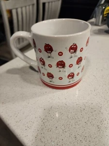 2018 M&M's Coffee Tea Ceramic Mug Red M&M Faces 20oz Expressions - Picture 1 of 4