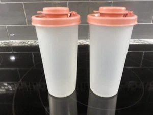 Vintage Tupperware Salz- und Pfefferstreuer #1329 transparent mit Deckel mit Staubrose Rosa Klappdeckel - Bild 1 von 5