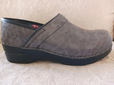 Zuecos Daneses Sanita The Original Gris Estampado Animal Cuero Talla 38 EU 8 EE. UU. Zapatos Foto 1 de 4