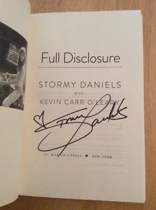 Autografato Da Stormy Daniels - Full Disclosure HC Libro 1st/1st + Pic Donald - Picture 1 of 11