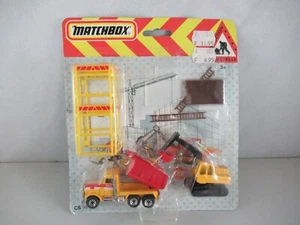 Matchbox CS 80 Construction Set Peterbilt Dump Truck and Faun Crane - Picture 1 of 3