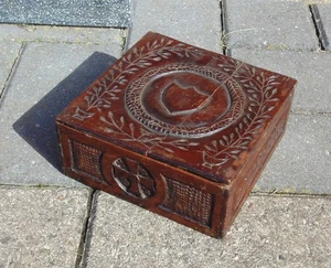 (#B510) old wood wooden tramp folk art lidded box (Pick up/post world) - Picture 1 of 14