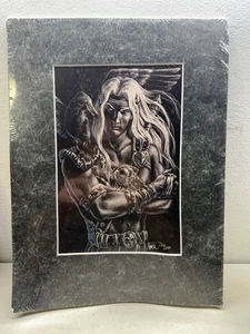 Impresión fotográfica firmada/numerada 122/350 April Lee “Raven Drow” 10,5x7” - Imagen 1 de 5