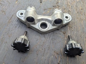 1970 HONDA TRAIL 70 CT70 CT70KO TRIPLE TREE BRIDGE HANDLEBAR MOUNT WITH KNOBS - Picture 1 of 9