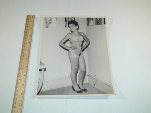 Vintage 1950s 1960s Pin Up 8 X 10 B&W Nude Woman / Female / Girlie #2 - Picture 1 of 2
