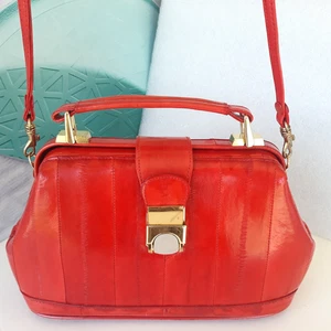 De colección ~ Bolso de Mano Pequeño Estilo Doctor con Correa Bandolera PIEL DE ANGUILA ~ Rojo ~ Clásico - Imagen 1 de 22