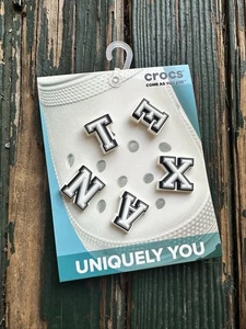 Crocs Uniquely You Neu TEXAN T E X A N Buchstaben Jibbitz Charms Menge 2 10 Artikel - Bild 1 von 3