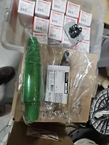 Hubbell SERIES 16 SINGLE POLE DEVICE (CAMLOCK) HBL400 Green Male - Picture 1 of 1