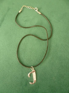 Modeschmuck Halskette Kette mit Anhänger "J" Buchstabenanhänger Lederband - Bild 1 von 5