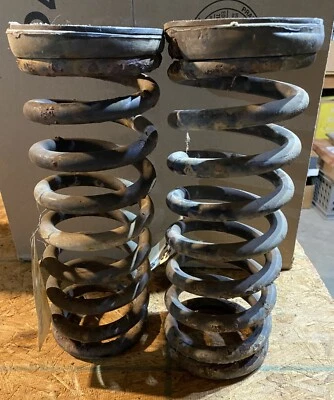 Molas traseiras (par) Saab 900 1986 a 1993 com espaçadores e suportes de anel - Imagem 1 de 4