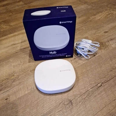 Samsung SmartThings Hub V3 - Model IM6001-V3P01 BEING SOLD FOR PARTS OR REPAIR - Image 1 of 3